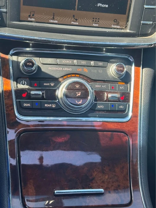 2017 Lincoln Continental 10th Gen - Image 7 of 9