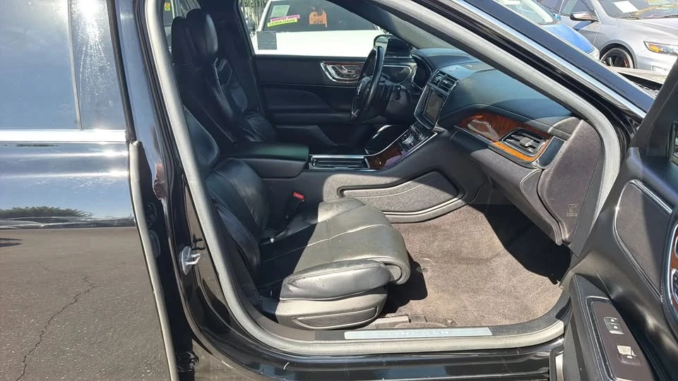 2017 Lincoln Continental 10th Gen - Image 14 of 20
