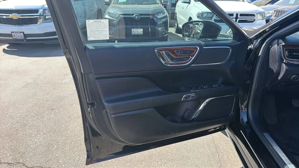 2017 Lincoln Continental 10th Gen - Image 9 of 20