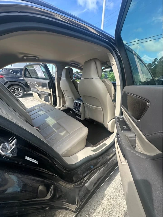 2017 Lincoln Continental 10th Gen - Image 7 of 10