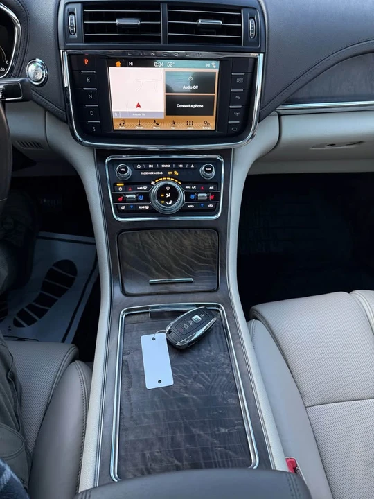 2017 Lincoln Continental 10th Gen - Image 19 of 20