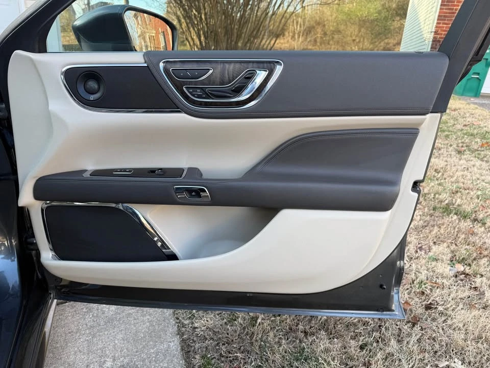 2017 Lincoln Continental 10th Gen - Image 8 of 20