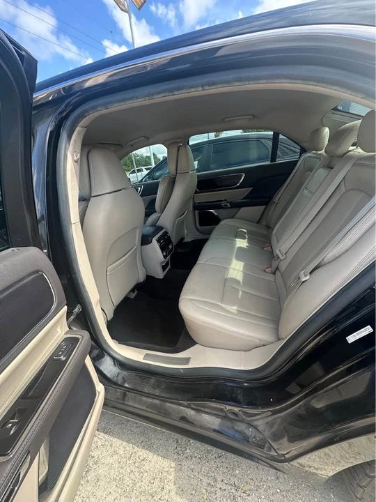2017 Lincoln Continental 10th Gen - Image 8 of 10