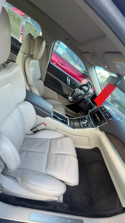 2017 Lincoln Continental 10th Gen - Image 5 of 7