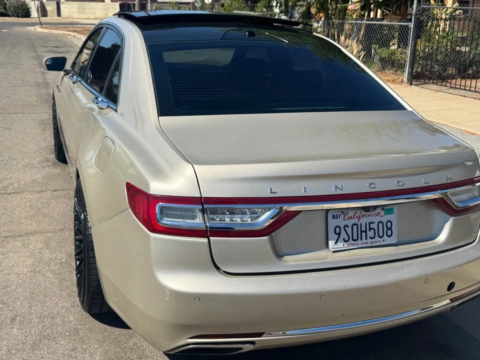 2017 Lincoln Continental 10th Gen - Image 5 of 9