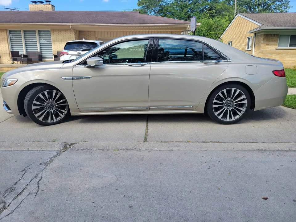 2017 Lincoln Continental 10th Gen - Image 5 of 8