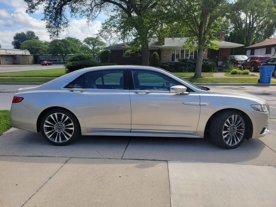 2017 Lincoln Continental 10th Gen - Image 4 of 8