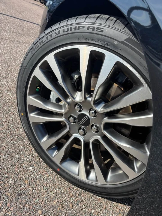 2017 Lincoln Continental 10th Gen - Image 3 of 6