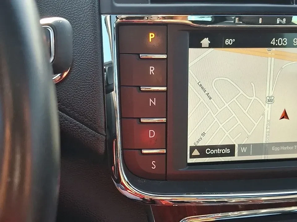 2017 Lincoln Continental 10th Gen - Image 17 of 20