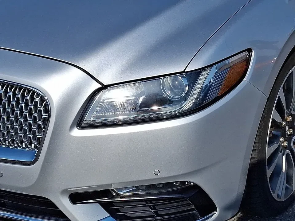 2017 Lincoln Continental 10th Gen - Image 5 of 20