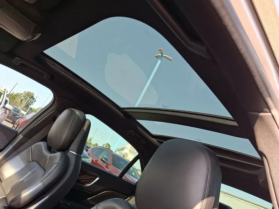 2017 Lincoln Continental 10th Gen - Image 18 of 20