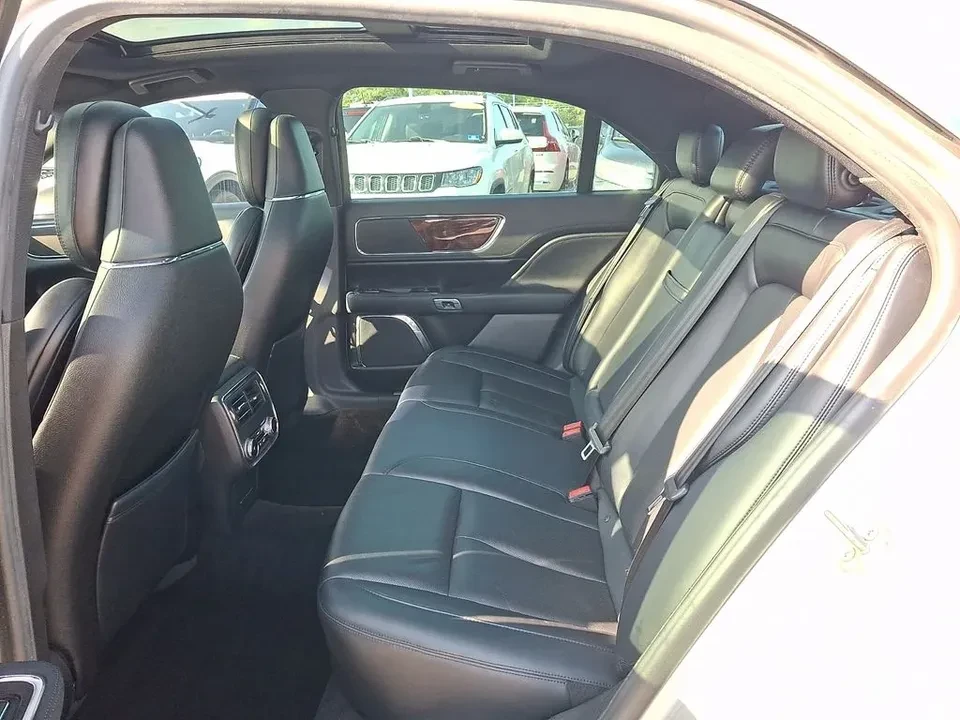 2017 Lincoln Continental 10th Gen - Image 11 of 20