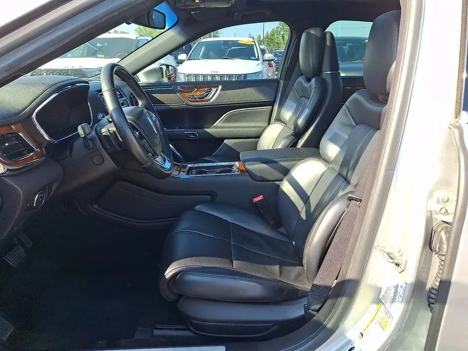 2017 Lincoln Continental 10th Gen - Image 19 of 20