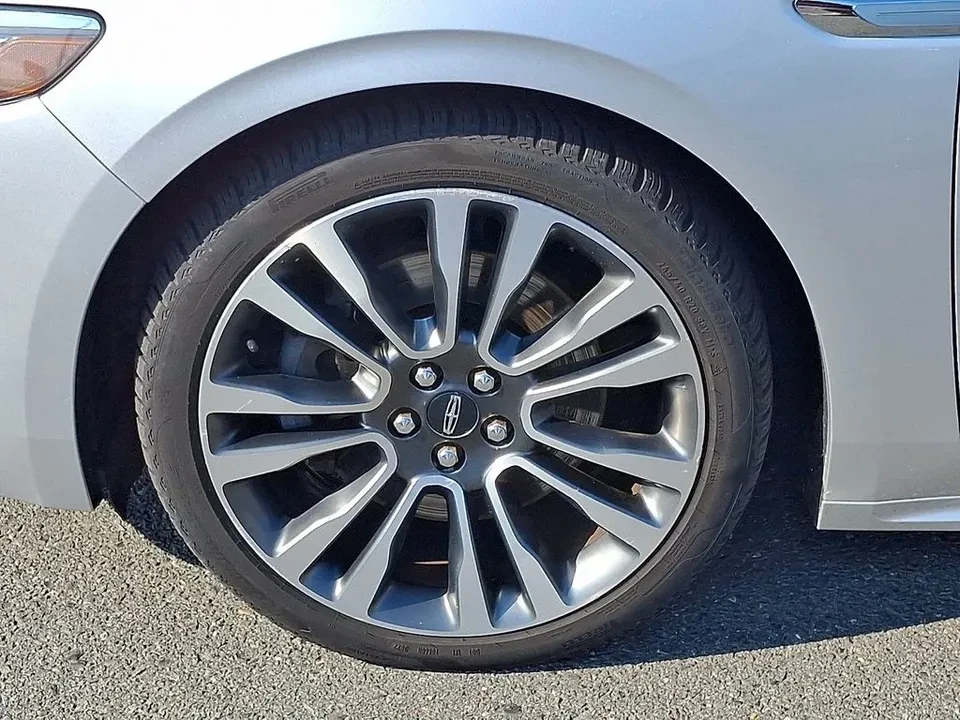 2017 Lincoln Continental 10th Gen - Image 12 of 20