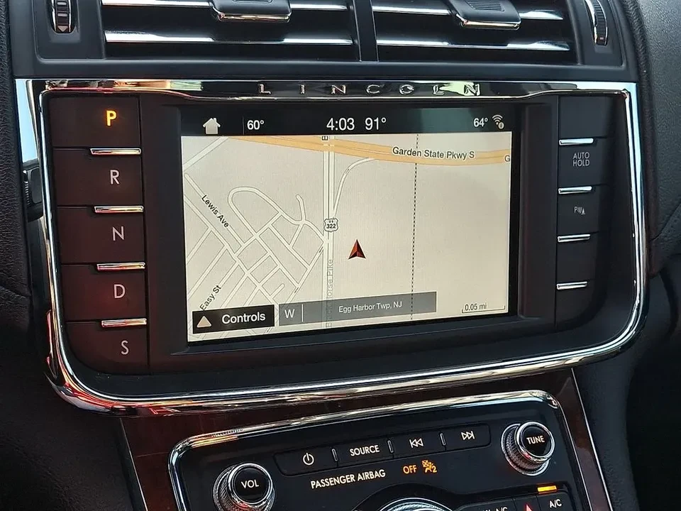 2017 Lincoln Continental 10th Gen - Image 15 of 20