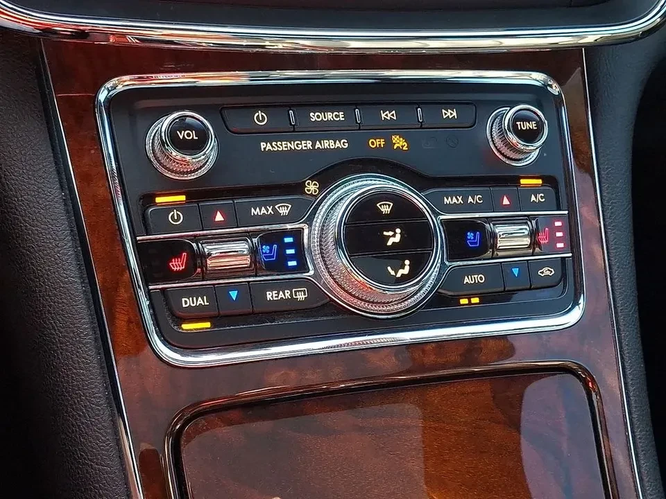 2017 Lincoln Continental 10th Gen - Image 16 of 20