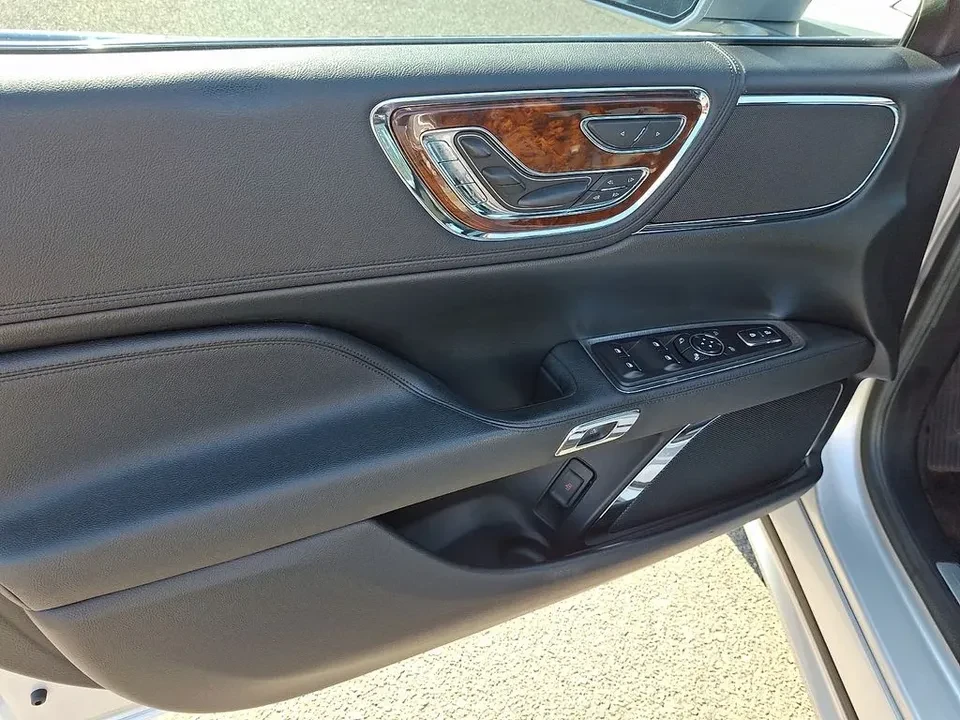 2017 Lincoln Continental 10th Gen - Image 20 of 20