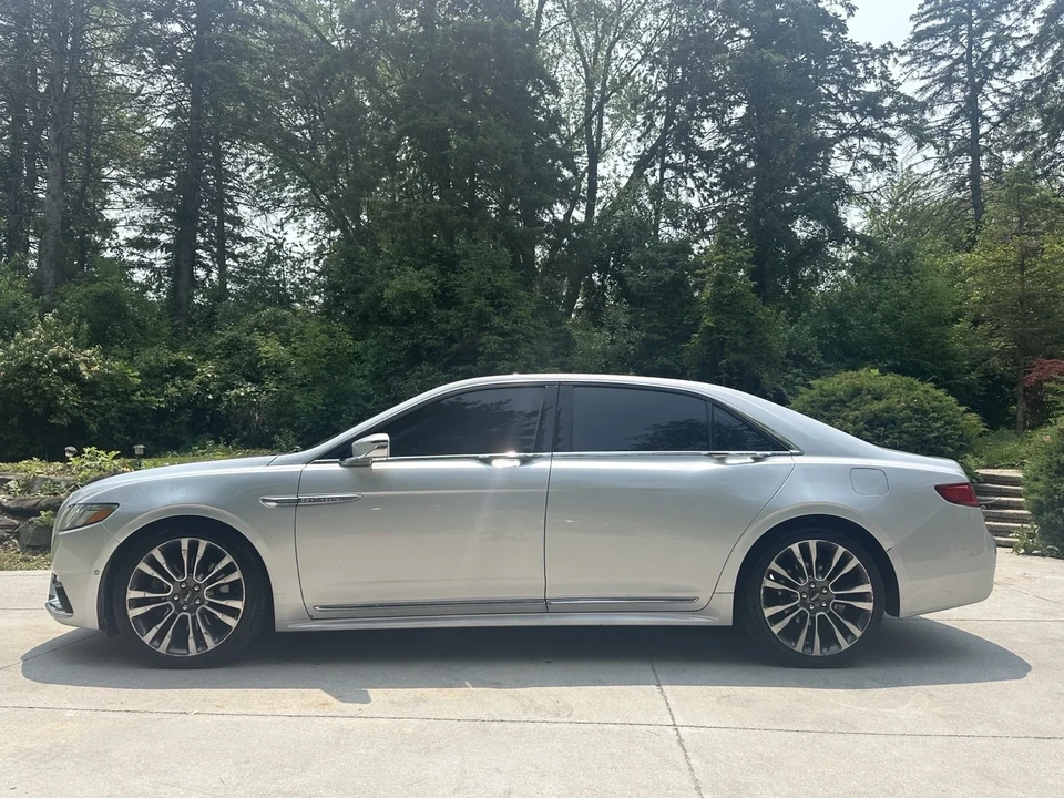 2017 Lincoln Continental 10th Gen - Image 4 of 19