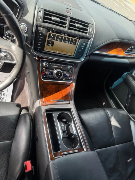 2017 Lincoln Continental 10th Gen - Image 7 of 9