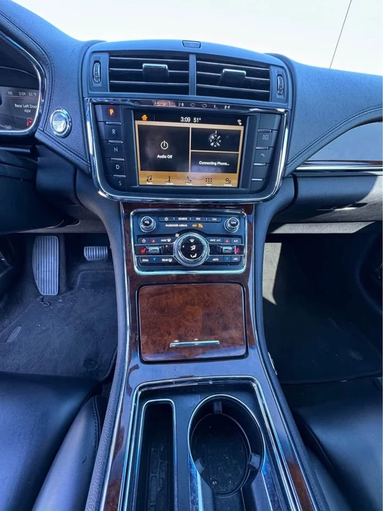 2017 Lincoln Continental 10th Gen - Image 16 of 17