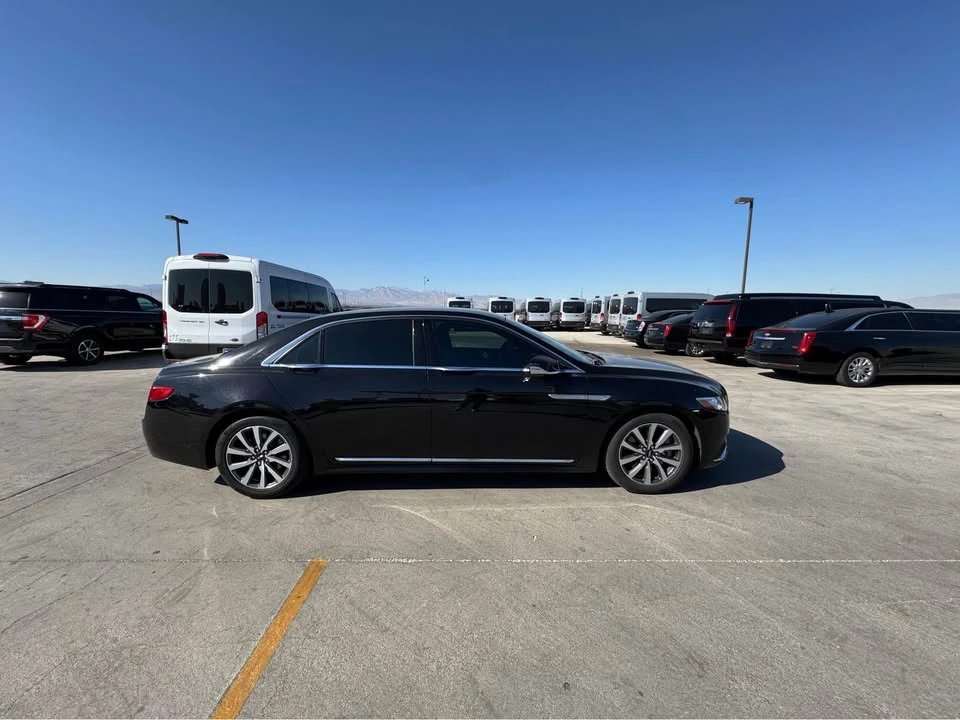 2017 Lincoln Continental 10th Gen - Image 4 of 17