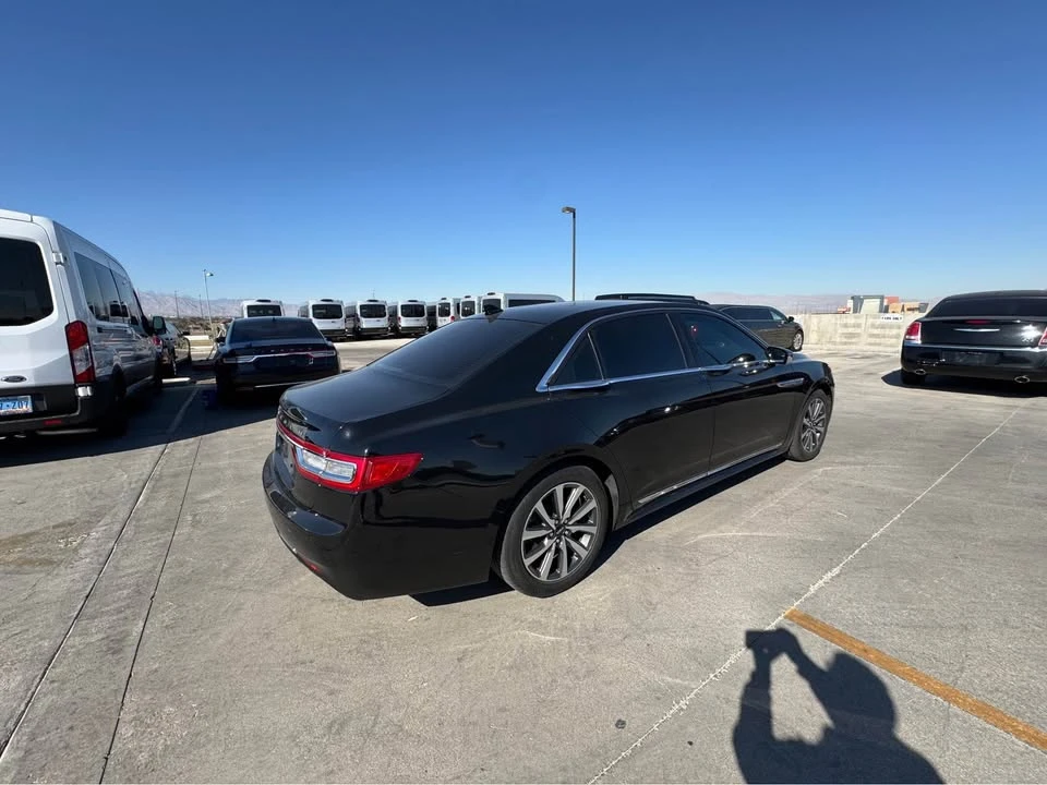 2017 Lincoln Continental 10th Gen - Image 3 of 17