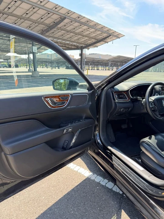 2017 Lincoln Continental 10th Gen - Image 7 of 20