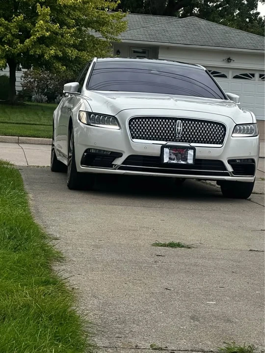 2017 Lincoln Continental 10th Gen - Image 9 of 11