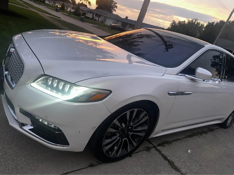2017 Lincoln Continental 10th Gen - Image 5 of 11
