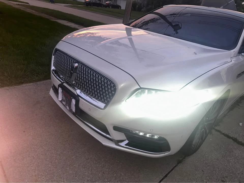 2017 Lincoln Continental 10th Gen - Image 2 of 11