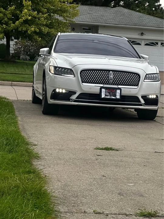 2017 Lincoln Continental 10th Gen - Image 8 of 11