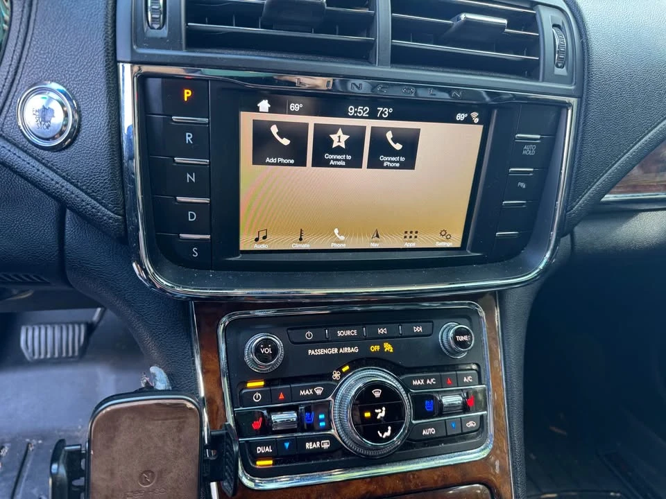 2017 Lincoln Continental 10th Gen - Image 11 of 16