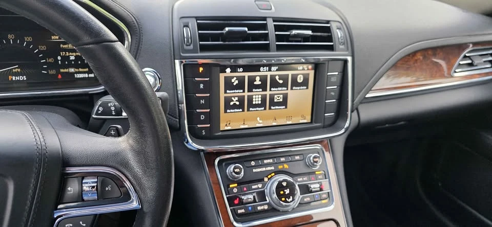 2017 Lincoln Continental 10th Gen - Image 14 of 18