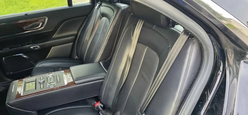 2017 Lincoln Continental 10th Gen - Image 10 of 18