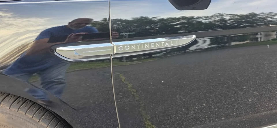 2017 Lincoln Continental 10th Gen - Image 17 of 18