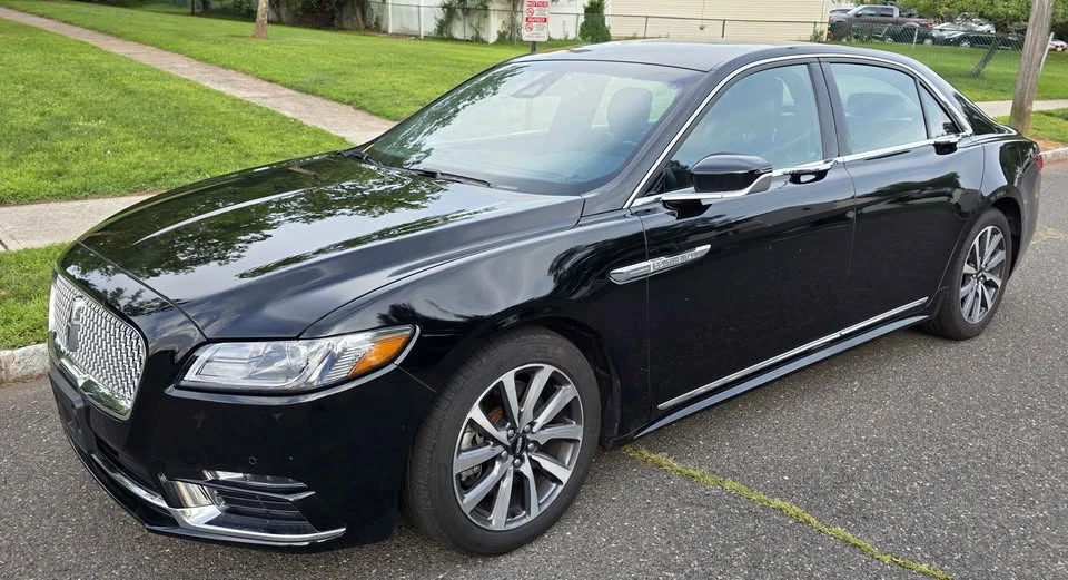 2017 Lincoln Continental 10th Gen - Image 2 of 18