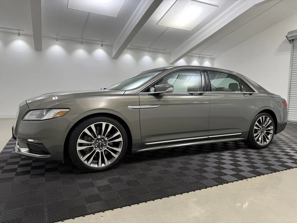 2017 Lincoln Continental 10th Gen - Image 3 of 12