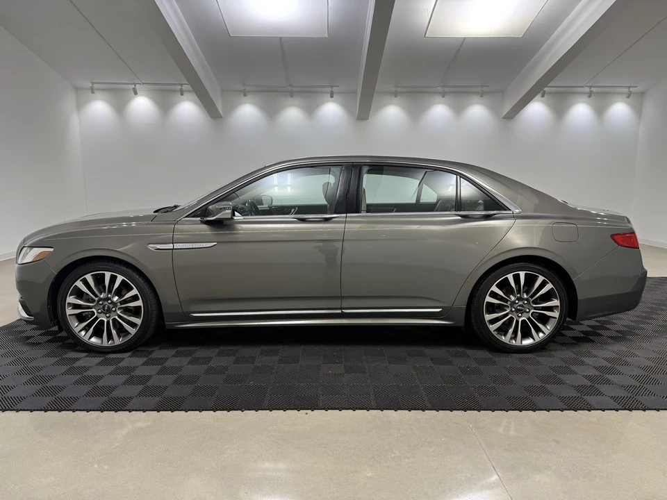 2017 Lincoln Continental 10th Gen - Image 4 of 12