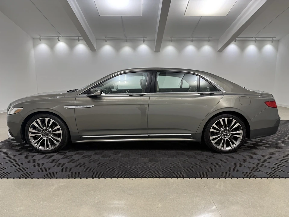 2017 Lincoln Continental 10th Gen - Image 4 of 12