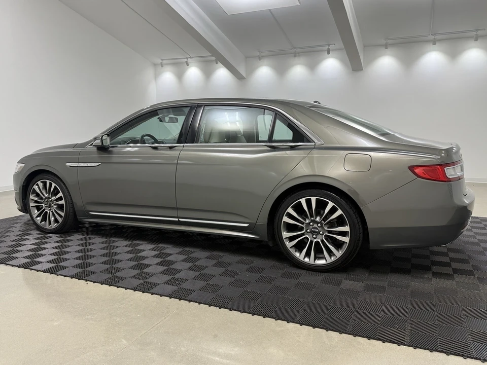2017 Lincoln Continental 10th Gen - Image 5 of 12