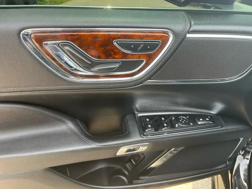 2017 Lincoln Continental 10th Gen - Image 9 of 19