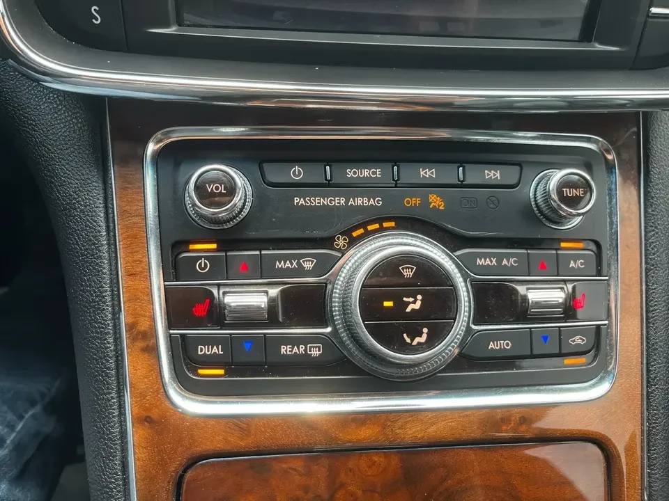 2017 Lincoln Continental 10th Gen - Image 16 of 19