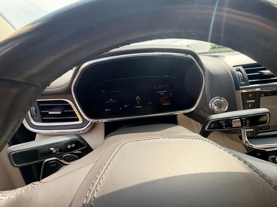 2017 Lincoln Continental 10th Gen - Image 11 of 19