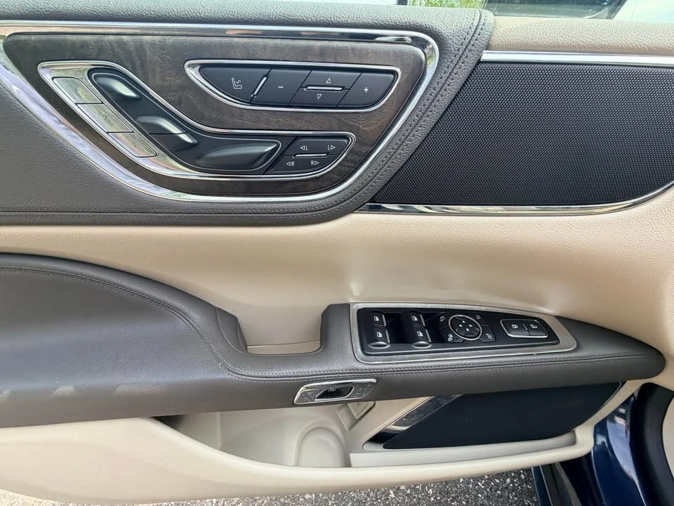 2017 Lincoln Continental 10th Gen - Image 10 of 19