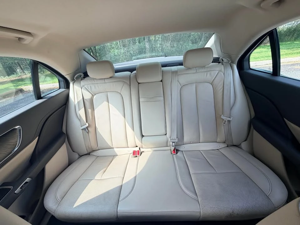 2017 Lincoln Continental 10th Gen - Image 13 of 19