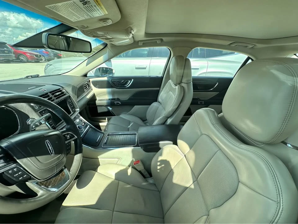 2017 Lincoln Continental 10th Gen - Image 2 of 3