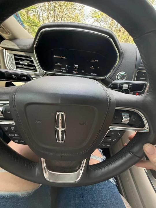 2017 Lincoln Continental 10th Gen - Image 6 of 13