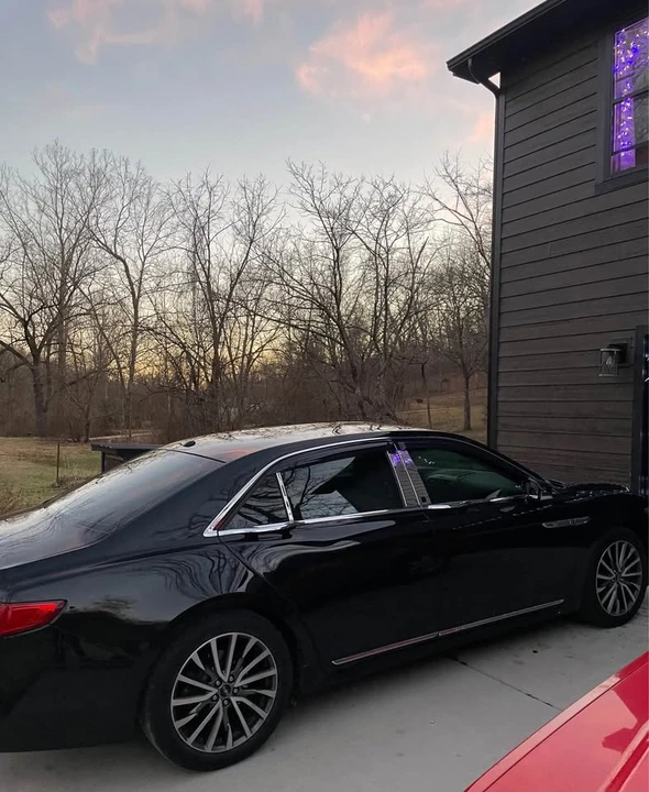 2017 Lincoln Continental 10th Gen - Image 4 of 13
