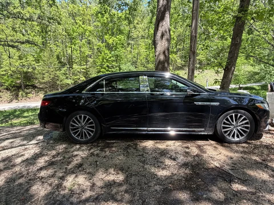 2017 Lincoln Continental 10th Gen - Image 2 of 13