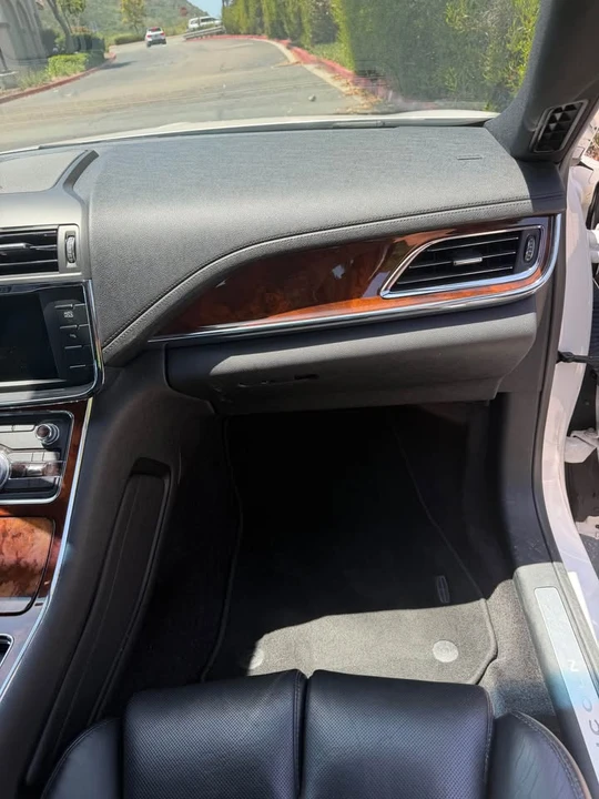 2017 Lincoln Continental 10th Gen - Image 11 of 20